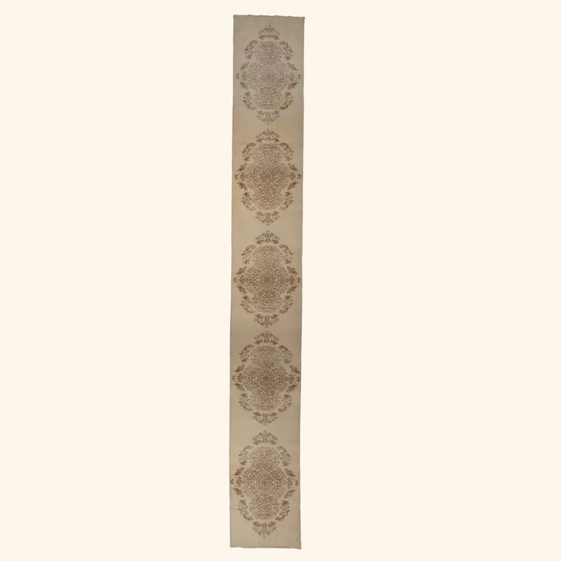 Ivory Traditional Wool Runner - 3'1" x 23'1"