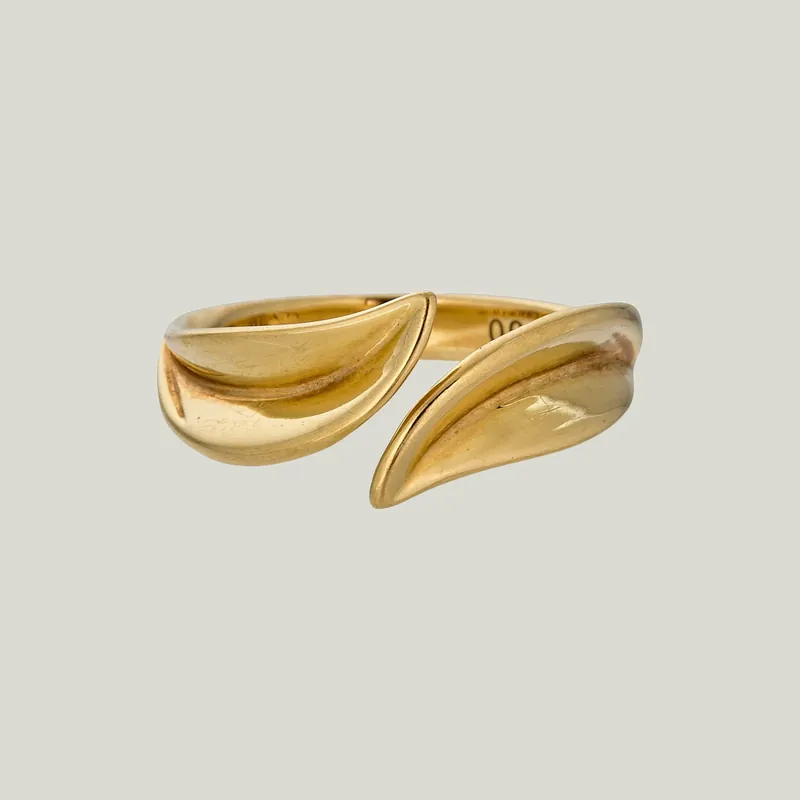 Van Cleef & Arpels 1980s 18K Yellow Gold Leaf Ring - Odeon Collection (Leased)