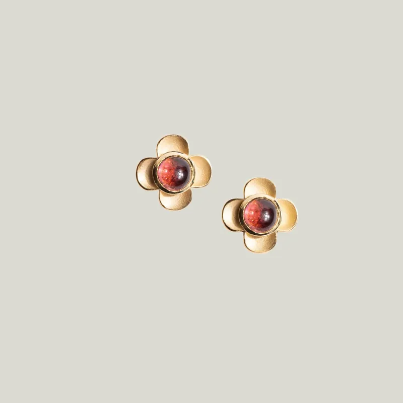 Primrose Stud: Pink - Fannie Thomas (Consigned)