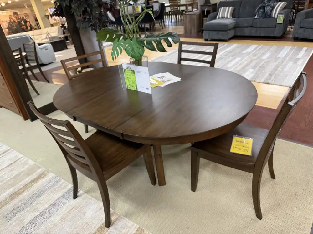Salter Round Dining Table with 4 Frisco Ladderback Side Chairs - Kincaid Furniture