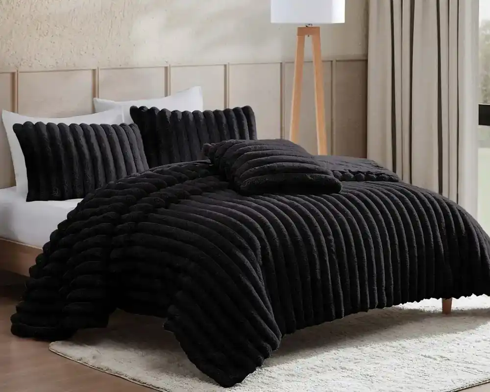 Hallmart Ethan 4-Piece Comforter Set in Black - King