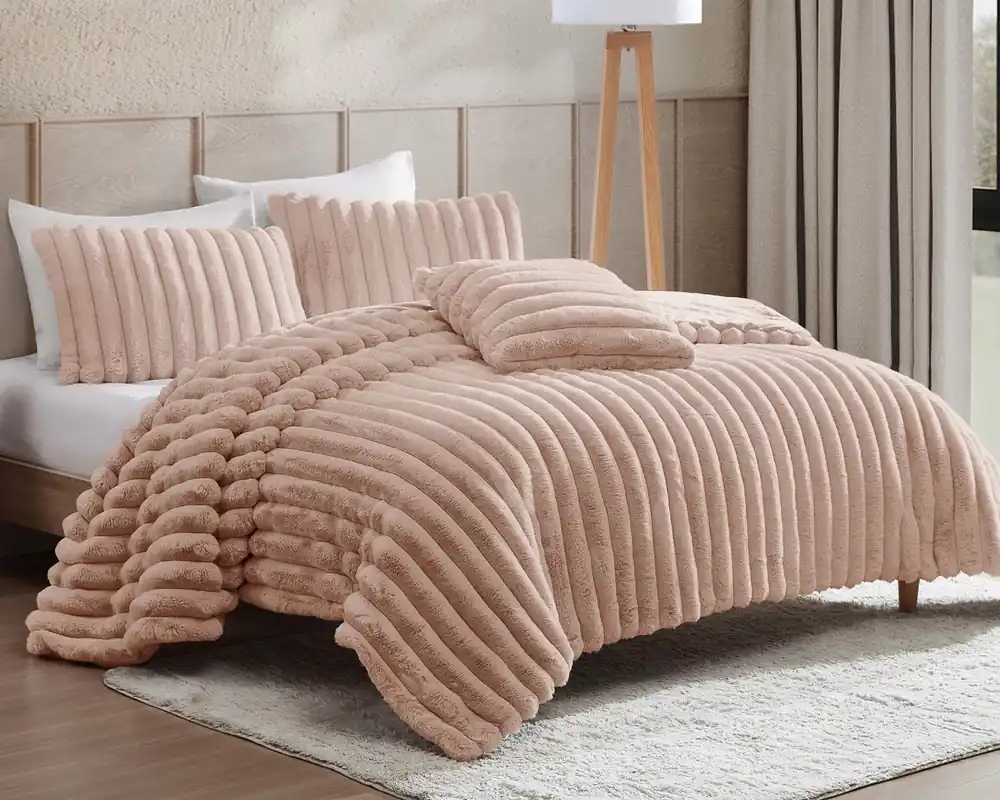 Hallmart Ethan 4-Piece Comforter Set in Blush - Queen