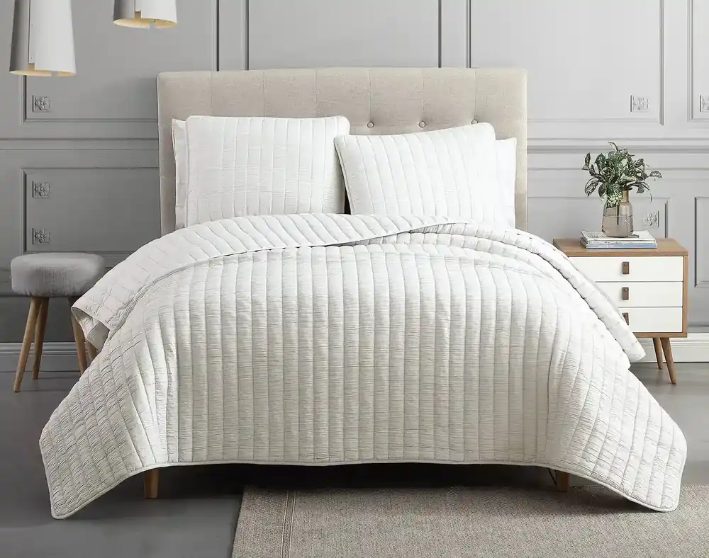 Hallmart Mansfield Ivory Crinkle 3-Piece Queen Coverlet Set
