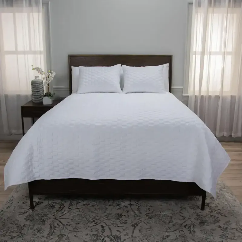 Rizzy Blackberry Grove White 3-Piece King Quilt Set