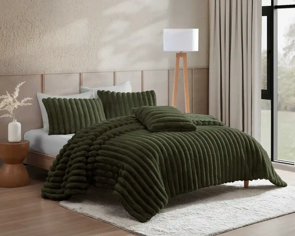 Hallmart Ethan 4-Piece Comforter Set in Green - Queen