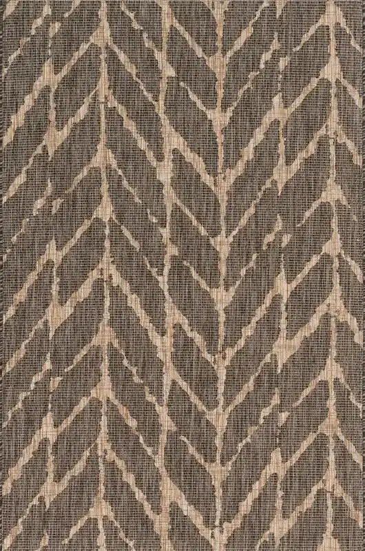 Loloi Isle Outdoor Rug in Black - 5.3 x 7.7
