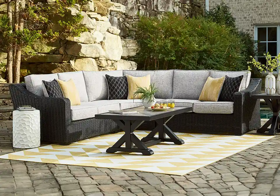 Beachcroft Black 3pc. Outdoor Sectional